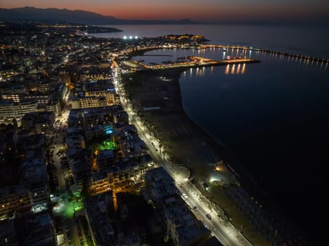 Nearby landmark, Night, Bird's eye view, Location