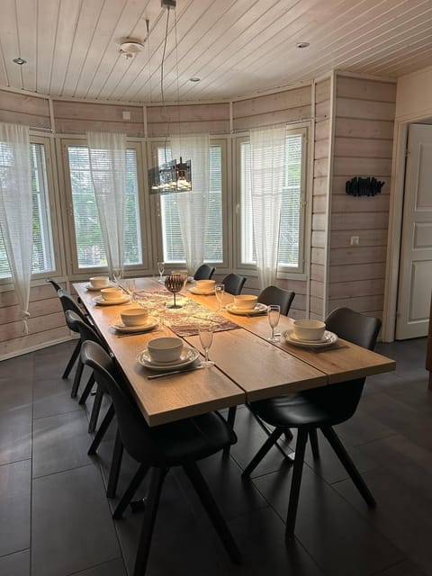 Seating area, Dining area