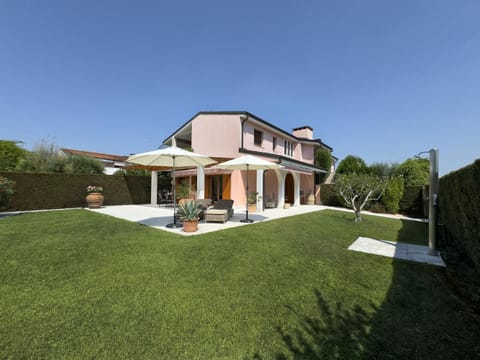 Property building, Garden, Garden view