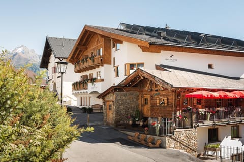 Property building, Facade/entrance, Day, Summer, On site