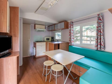 Mobil home confortable avec terrasse à Bormes-les-Mimosas - API-1-52-332 Campground/ 
RV Resort in Bormes-les-Mimosas