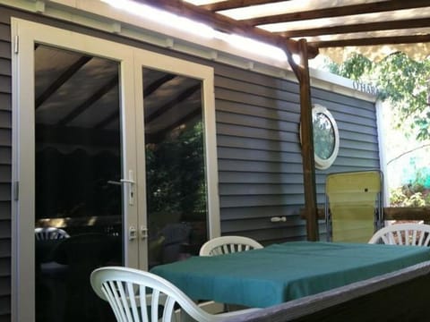 Mobil home avec Terrasse à Bormes-les-Mimosas - API-1-52-485 Campground/ 
RV Resort in Bormes-les-Mimosas