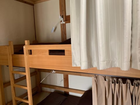 Bedroom, bunk bed