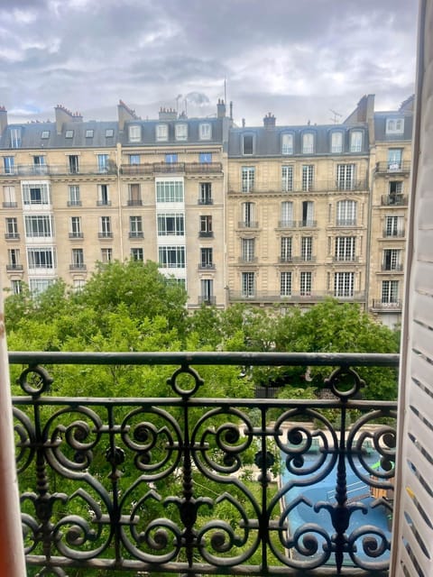 Party of 6!! Arc de Triomphe Apartment in Paris