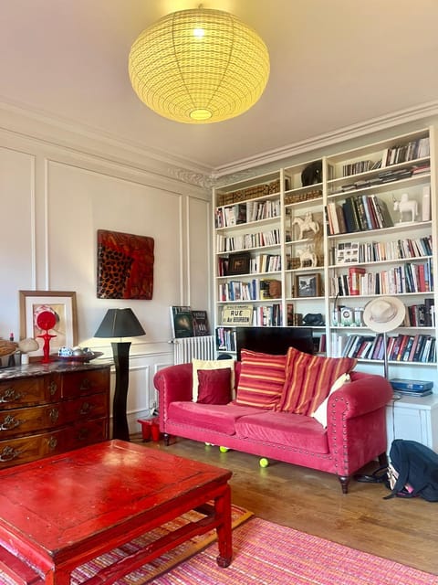 Party of 6!! Arc de Triomphe Apartment in Paris