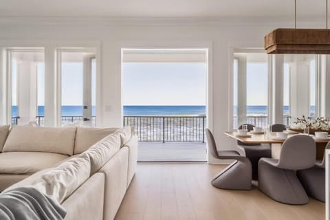 Elysian - Beachfront Paradise with Luxury Amenities House in Romar Beach