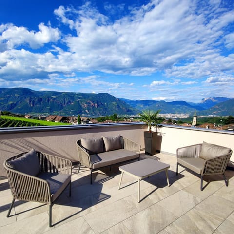 Nearby landmark, View (from property/room), Balcony/Terrace