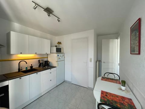 Cosy one bedroom flat with terrace Apartment in Dinard