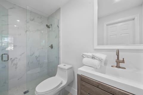 Fort Lauderdale Water Front Oasis Villa in Lauderdale Isles