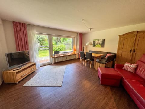 Communal lounge/ TV room, Living room, Seating area, Dining area, Evening entertainment