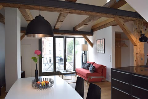 Kitchen or kitchenette, Living room, Seating area, Dining area