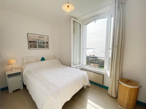 Bed, Photo of the whole room, Bedroom, Sea view