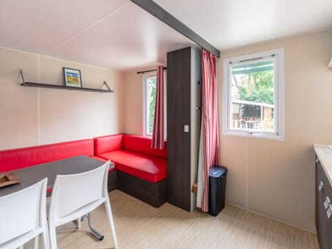 Mobil home avec terrasse à Bormes-les-Mimosas - API-1-52-270 Campground/ 
RV Resort in Bormes-les-Mimosas