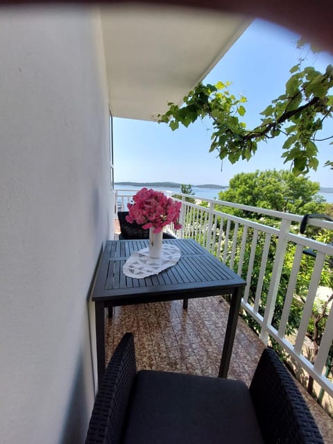 View (from property/room), Balcony/Terrace, Sea view