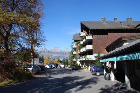 Neighbourhood, Street view