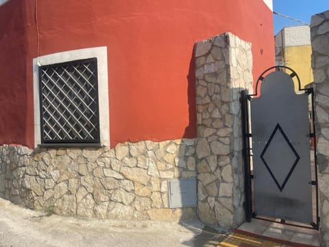 Red House- Accogliente appartamento vicino al porto Apartment in Civitavecchia