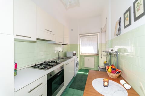 Kitchen or kitchenette, dishwasher, oven, pet friendly, stove