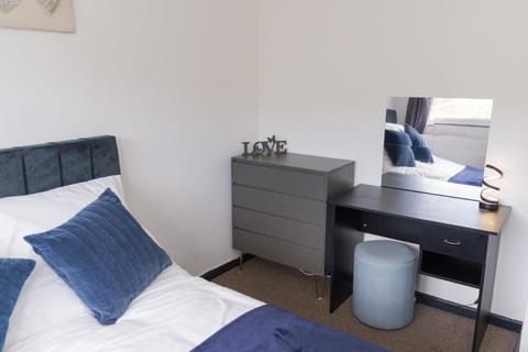 Future Stays home from home ! 2nights minimum! Apartment in Stourbridge