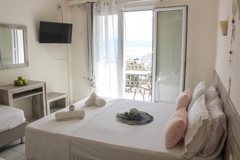 Photo of the whole room, Bedroom, Sea view