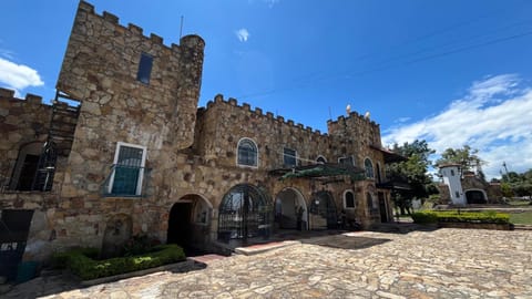 Hotel El Castillo Chinauta Hotel in Cundinamarca, Colombia