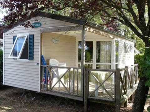 Mobil-home 6 personnes avec terrasse à Naucelle - API-1-52-415 Campground/
RV Resort in Auvergne-Rhône-Alpes