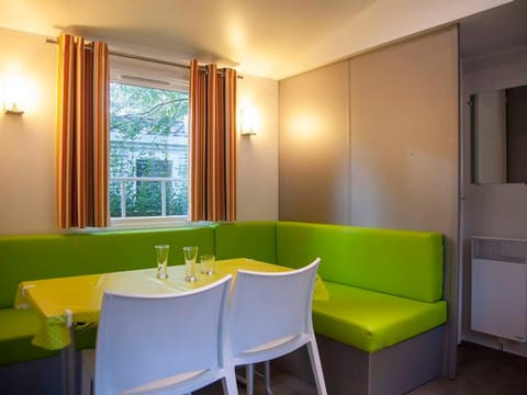 Mobil home à Naucelle avec terrasse - API-1-52-671 Campground/
RV Resort in Auvergne-Rhône-Alpes