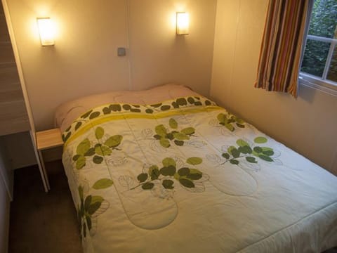 Mobil home à Naucelle avec terrasse - API-1-52-671 Campground/
RV Resort in Auvergne-Rhône-Alpes