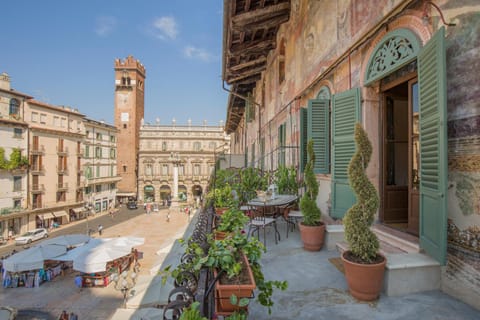 Balcony/Terrace, City view