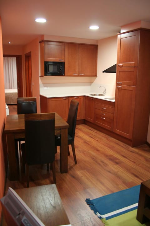 Dining area, minibar