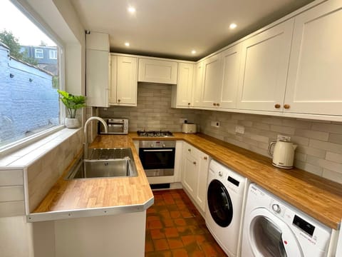 Kitchen or kitchenette, dishwasher, minibar, pet friendly, stove, washing machine, dryer