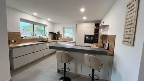 Ferienwohnung am Teufelsloch mit 2 Schlafzimmern und 2 Schlafcouchen a 1,4m Apartment in Altenahr