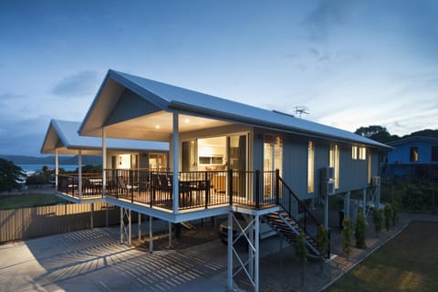 Facade/entrance, Balcony/Terrace