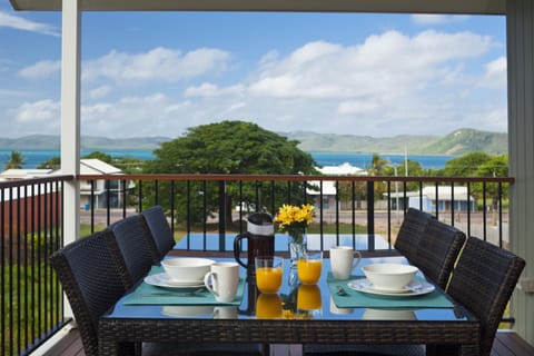 View (from property/room), Balcony/Terrace, Dining area, Sea view