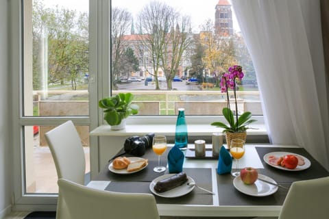 Day, Balcony/Terrace, Dining area, Landmark view, Landmark view