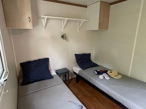 Mobil home 6 pers avec terrasse - API-1-52-222 Campground/
RV Resort in Provence-Alpes-Côte d'Azur