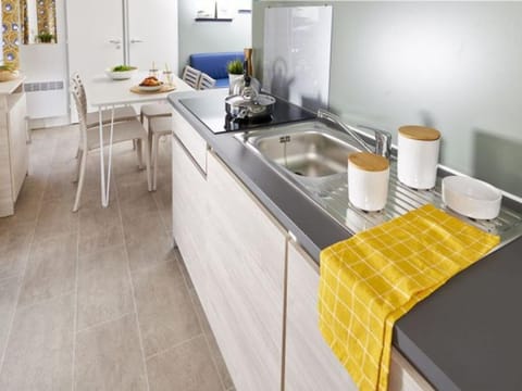 Mobil-home avec Terrasse pour 6 Personnes en Ardèche - API-1-52-360 Campground/
RV Resort in Provence-Alpes-Côte d'Azur