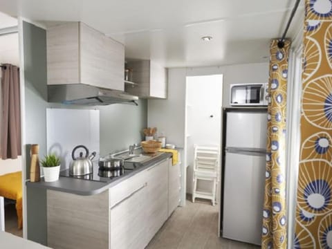 Mobil-home avec Terrasse pour 6 Personnes en Ardèche - API-1-52-360 Campground/
RV Resort in Provence-Alpes-Côte d'Azur