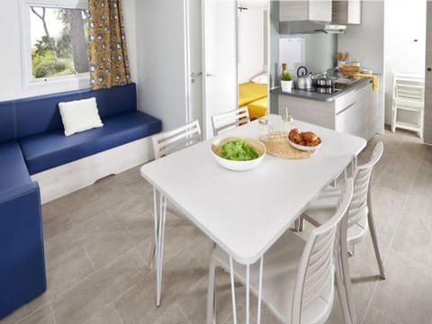 Mobil-home avec Terrasse pour 6 Personnes en Ardèche - API-1-52-360 Campground/
RV Resort in Provence-Alpes-Côte d'Azur