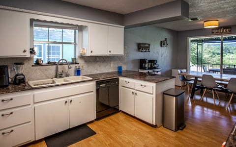 Llano River Retreat w Game Room & Kayaks House in Kingsland