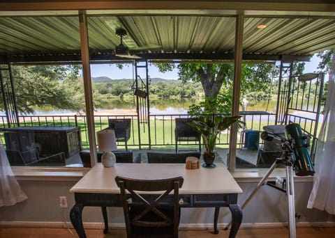 Llano River Retreat w Game Room & Kayaks House in Kingsland