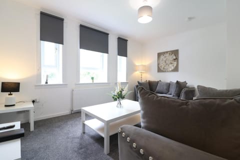Signature - Hattrix View Apartment in Cumbernauld