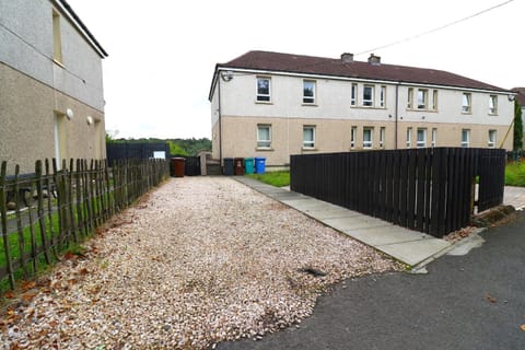 Signature - Hattrix View Apartment in Cumbernauld