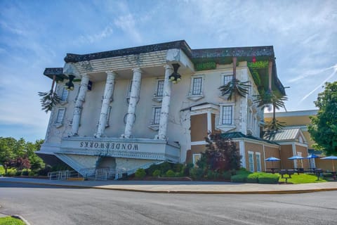 Sweet Mountain Escape by American Patriot Getaways House in Pigeon Forge