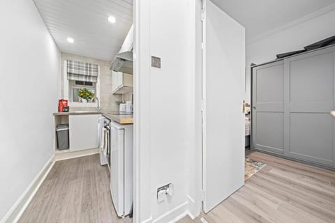 Couples or Golfers Near to Beach Apartment in Troon