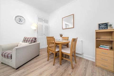 Couples or Golfers Near to Beach Apartment in Troon