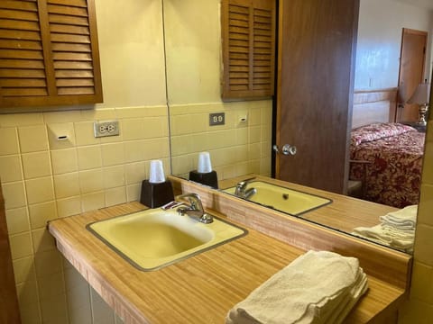 Highland Manor Motel Hotel in Lombard