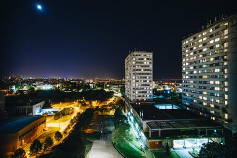 Restaurant/places to eat, Night, Balcony/Terrace, City view