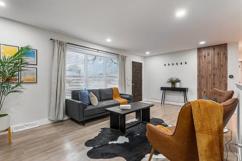 Mile Hi Basecamp Hot tub and Game Room House in Thornton