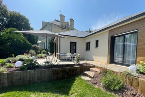 Patio, Day, Garden