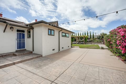 Private Zen Garden and Fireplace Chic Hayward Oasis House in Union City